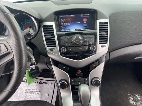 Used 2015 Chevrolet Cruze LT image 19