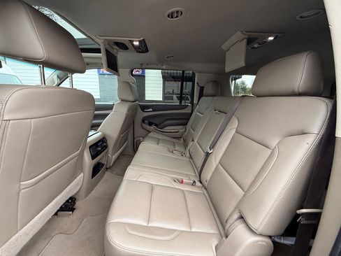 Used 2019 Chevrolet Suburban LT image 21
