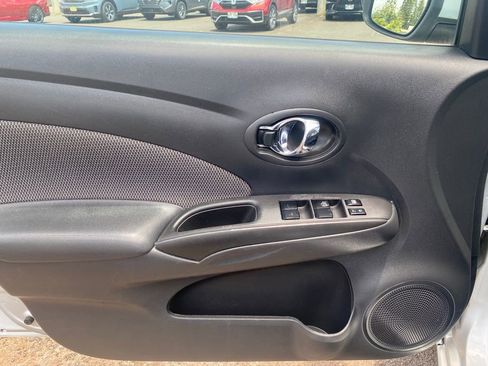 Used 2015 Nissan Versa SV FWD image 13