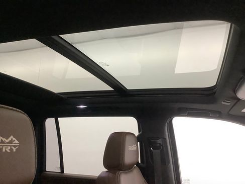 Used 2021 Chevrolet Suburban High Country image 23