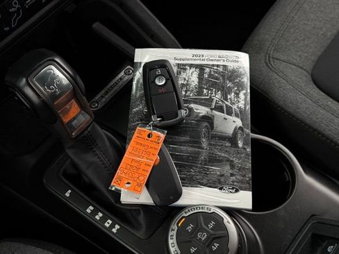 Used 2023 Ford Bronco Big Bend w/ Sasquatch Package image 4