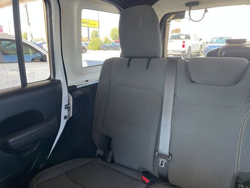 Used 2025 Jeep Wrangler Sport S image 38