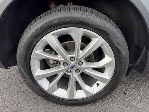 Used 2023 Ford Explorer Platinum w/ Technology Package image 10