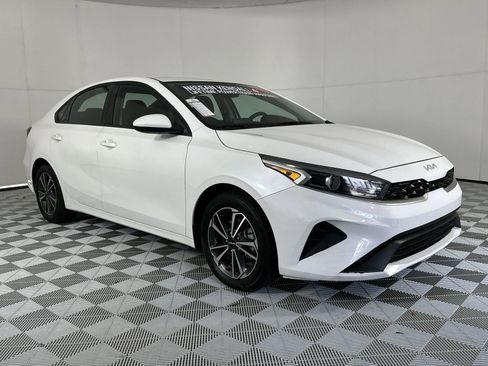 Used 2023 Kia Forte LXS FWD image 2