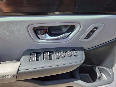 Used 2025 Honda Pilot EX-L image 18