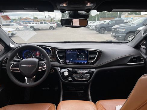 Used 2023 Chrysler Pacifica Pinnacle AWD/4WD image 15