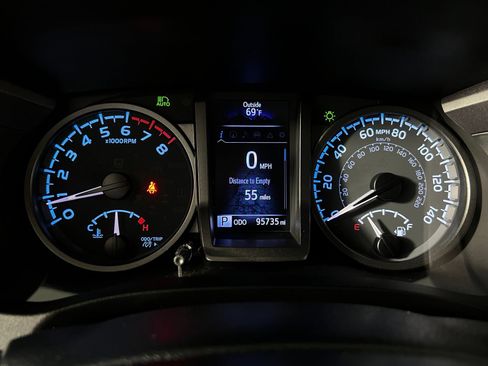 Used 2020 Toyota Tacoma TRD Off-Road w/ TRD Premium Off Road Package AWD/4WD image 16