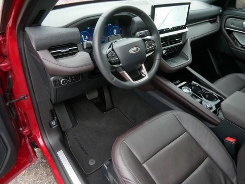 Certified 2025 Ford Explorer Platinum w/ Ultimate Package AWD/4WD image 14
