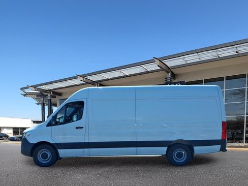 Used 2024 Mercedes-Benz Sprinter 2500 image 6