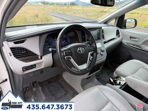 Used 2015 Toyota Sienna XLE Premium FWD image 15