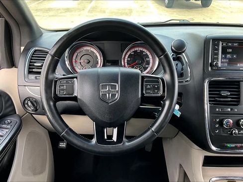 Used 2017 Dodge Grand Caravan SXT image 5