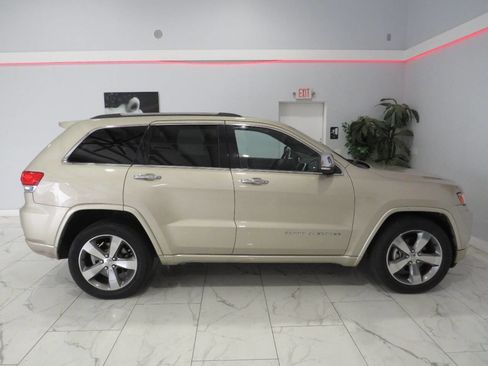 Used 2014 Jeep Grand Cherokee Overland w/ Trailer Tow Group IV image 2