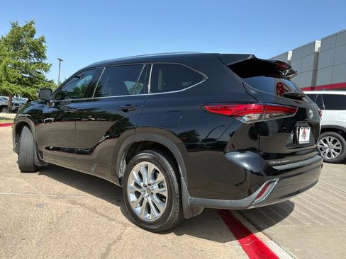 Used 2023 Toyota Highlander Limited FWD image 8