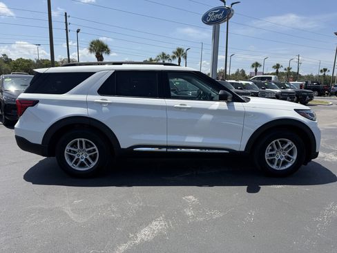 Certified 2025 Ford Explorer Active RWD image 3