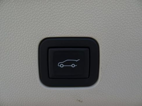 Used 2024 Cadillac Escalade Sport Platinum w/ LPO, ONYX Package AWD/4WD image 38
