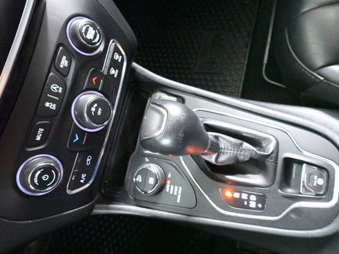 Used 2019 Jeep Cherokee Latitude Plus w/ Cold Weather Group image 20