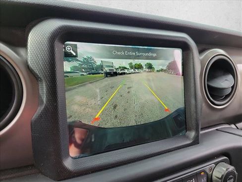 Used 2021 Jeep Gladiator Sport AWD/4WD image 18