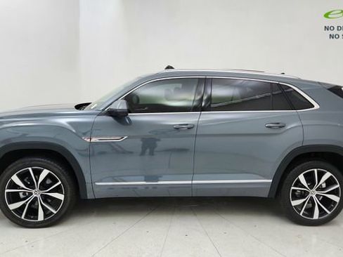 Used 2025 Volkswagen Atlas Cross Sport SEL Premium R-Line image 3