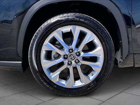 Used 2020 Toyota Highlander Limited image 10