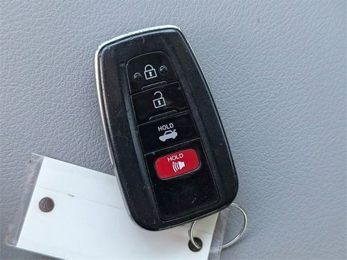 Used 2018 Toyota Camry LE image 30