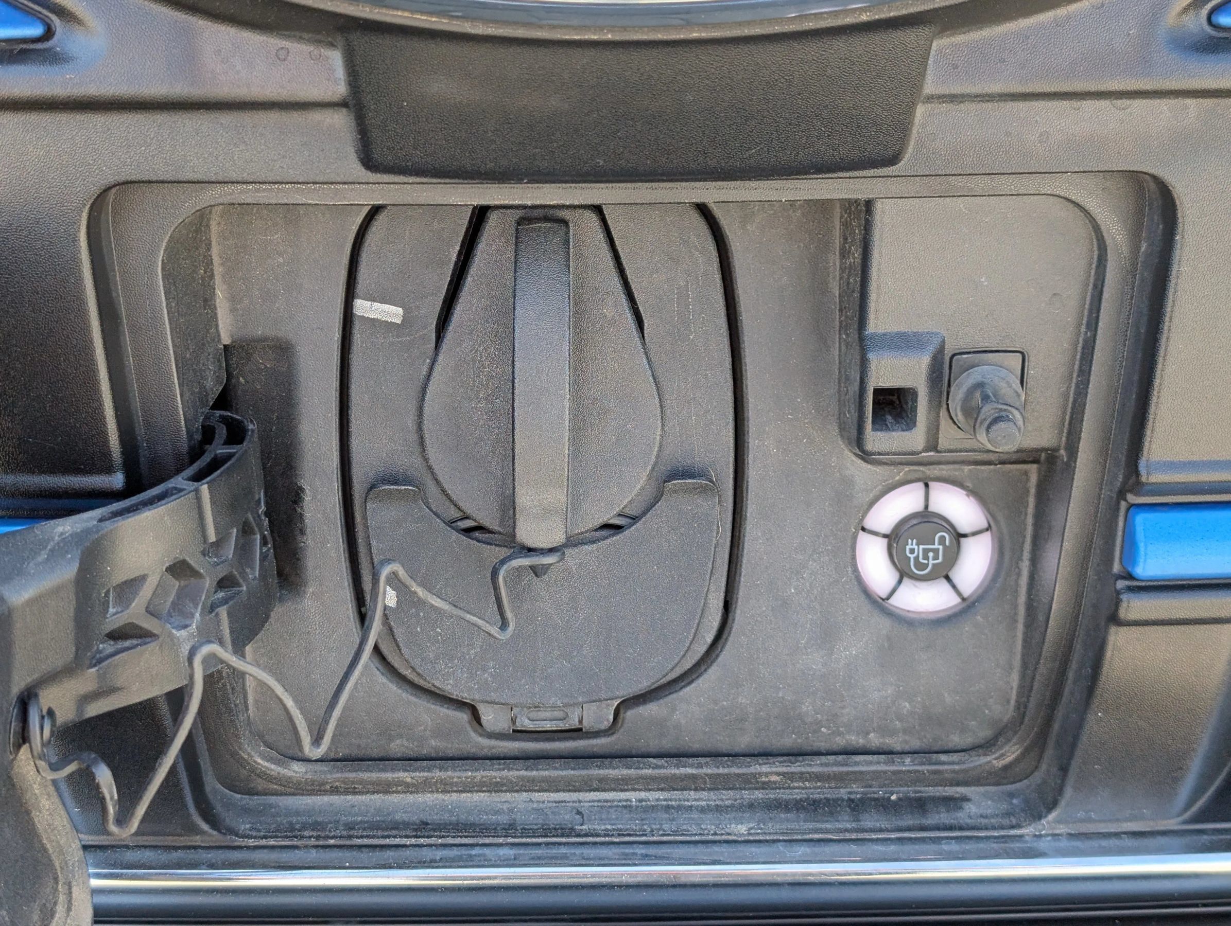 Used 2022 Ford E-Transit Low Roof RWD image 4