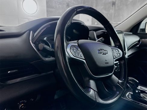 Used 2021 Chevrolet Traverse RS image 9
