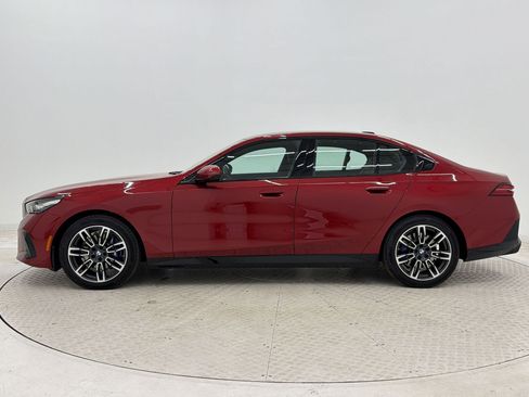 New 2026 BMW 530i RWD image 2