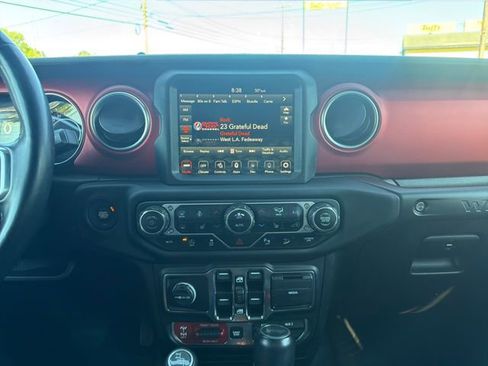 Used 2020 Jeep Wrangler Unlimited Rubicon AWD/4WD image 17