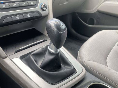 Used 2018 Hyundai Elantra SE FWD image 24