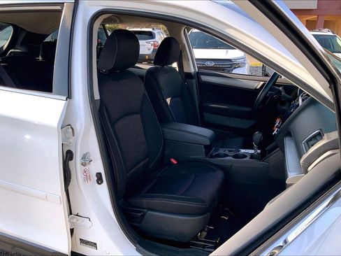 Used 2018 Subaru Outback 2.5i Premium image 7