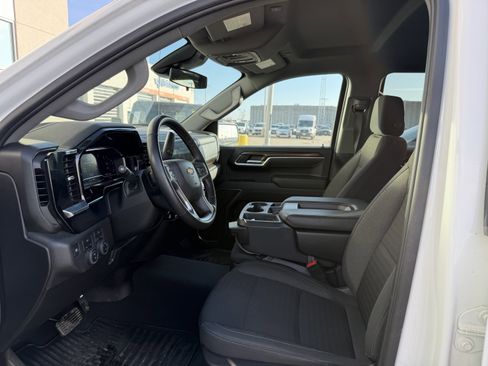 Used 2025 Chevrolet Silverado 1500 LT AWD/4WD image 11