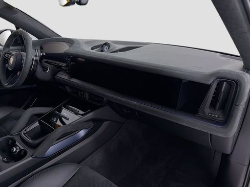 Certified 2025 Porsche Cayenne Turbo GT image 31