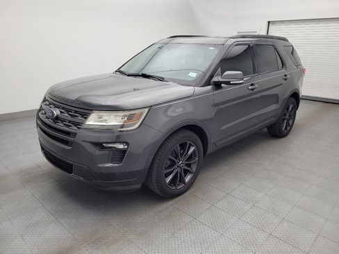 Used 2018 Ford Explorer XLT w/ Equipment Group 202A AWD/4WD image 2