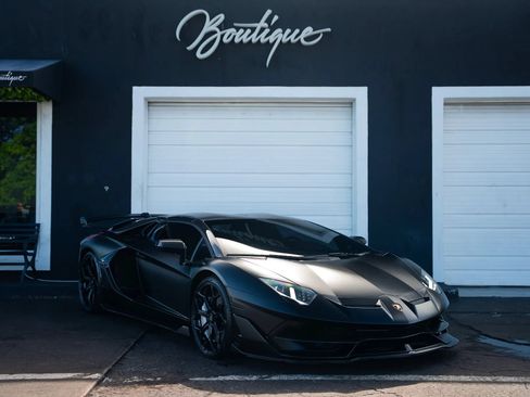 Used 2021 Lamborghini Aventador SVJ AWD/4WD image 13