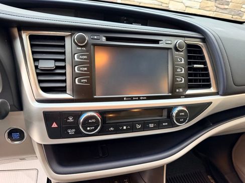 Used 2018 Toyota Highlander XLE AWD/4WD image 18