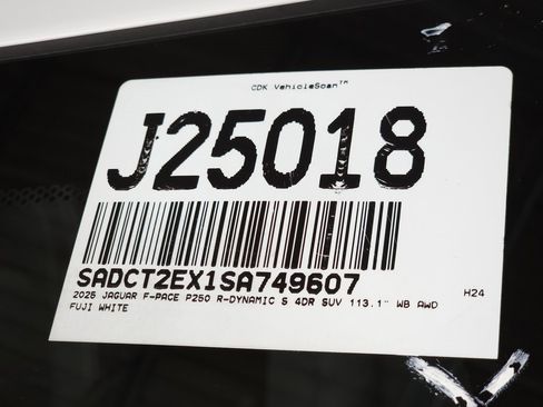 Certified 2025 Jaguar F-PACE R-Dynamic S image 33