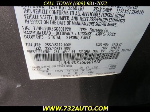 Used 2016 Lincoln MKS image 32