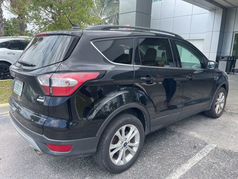 Used 2018 Ford Escape SE w/ Ford Safe & Smart Package image 3
