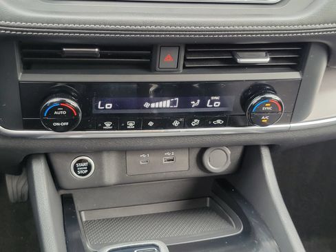 Used 2023 Nissan Rogue SV AWD/4WD image 22