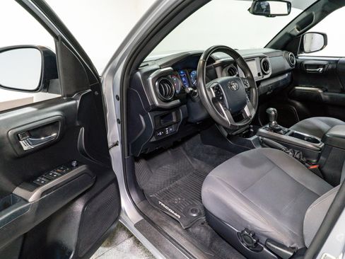 Used 2019 Toyota Tacoma TRD Off-Road image 14