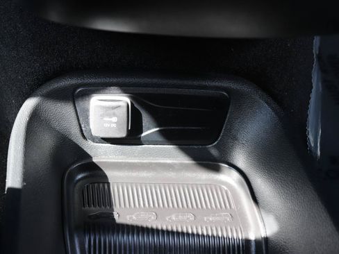 Used 2026 Chrysler Pacifica Select FWD image 48