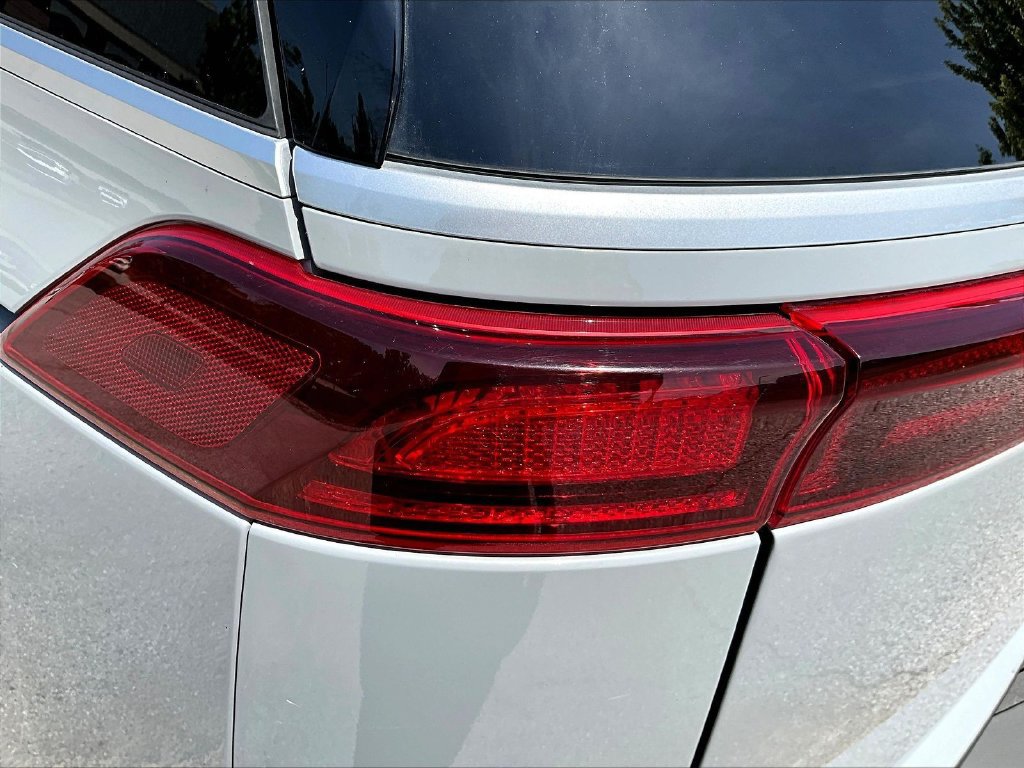 Used 2023 Kia Carnival EX FWD image 25