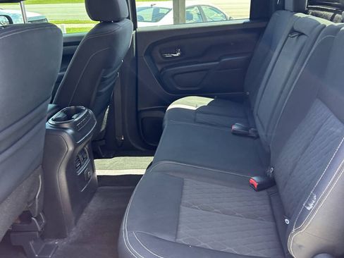 Used 2018 Nissan Titan SV w/ SV Convenience Package RWD image 17