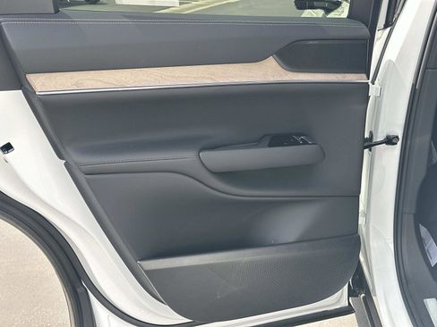 New 2026 Volvo EX90 Plus AWD/4WD image 16