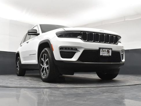 Used 2024 Jeep Grand Cherokee Limited AWD/4WD image 19