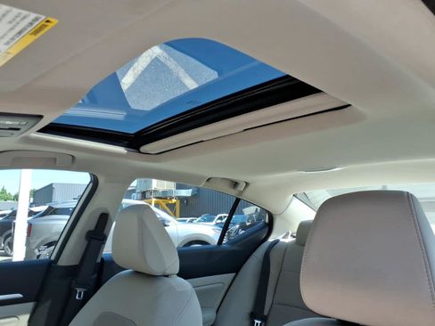 Certified 2023 Nissan Altima 2.5 SV w/ SV Premium Package FWD image 18