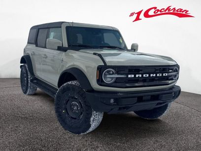 New 2025 Ford Bronco Outer Banks w/ Sasquatch Package