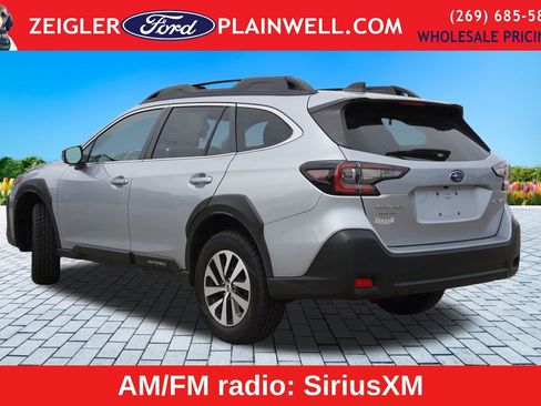 Used 2023 Subaru Outback Premium AWD/4WD image 3