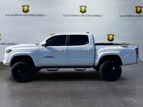 Used 2021 Toyota Tacoma TRD Sport w/ Technology Package RWD image 2