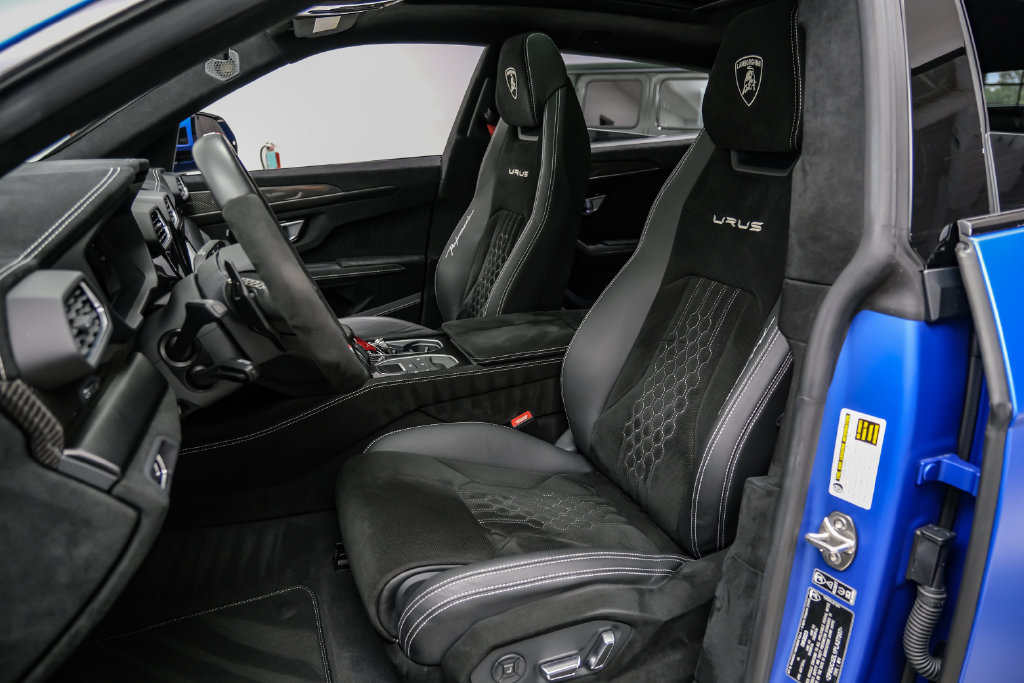 Used 2023 Lamborghini Urus Performante AWD/4WD image 32